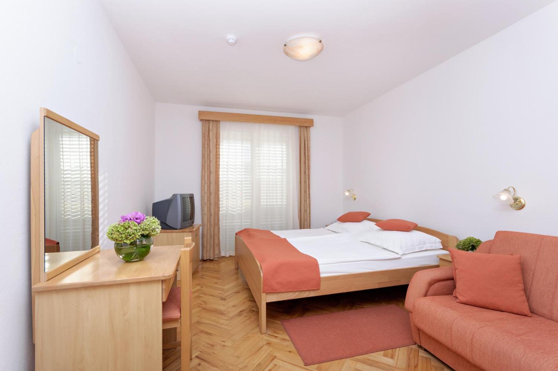 Hotel Epario Lopar Bagian luar foto