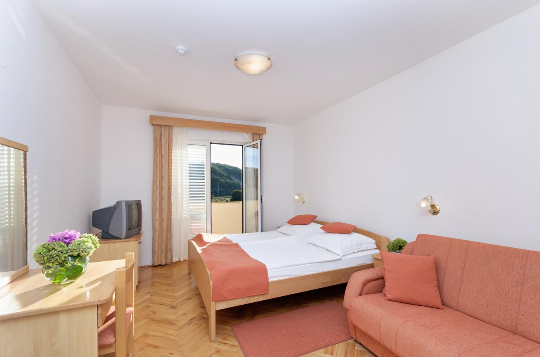 Hotel Epario Lopar Bagian luar foto