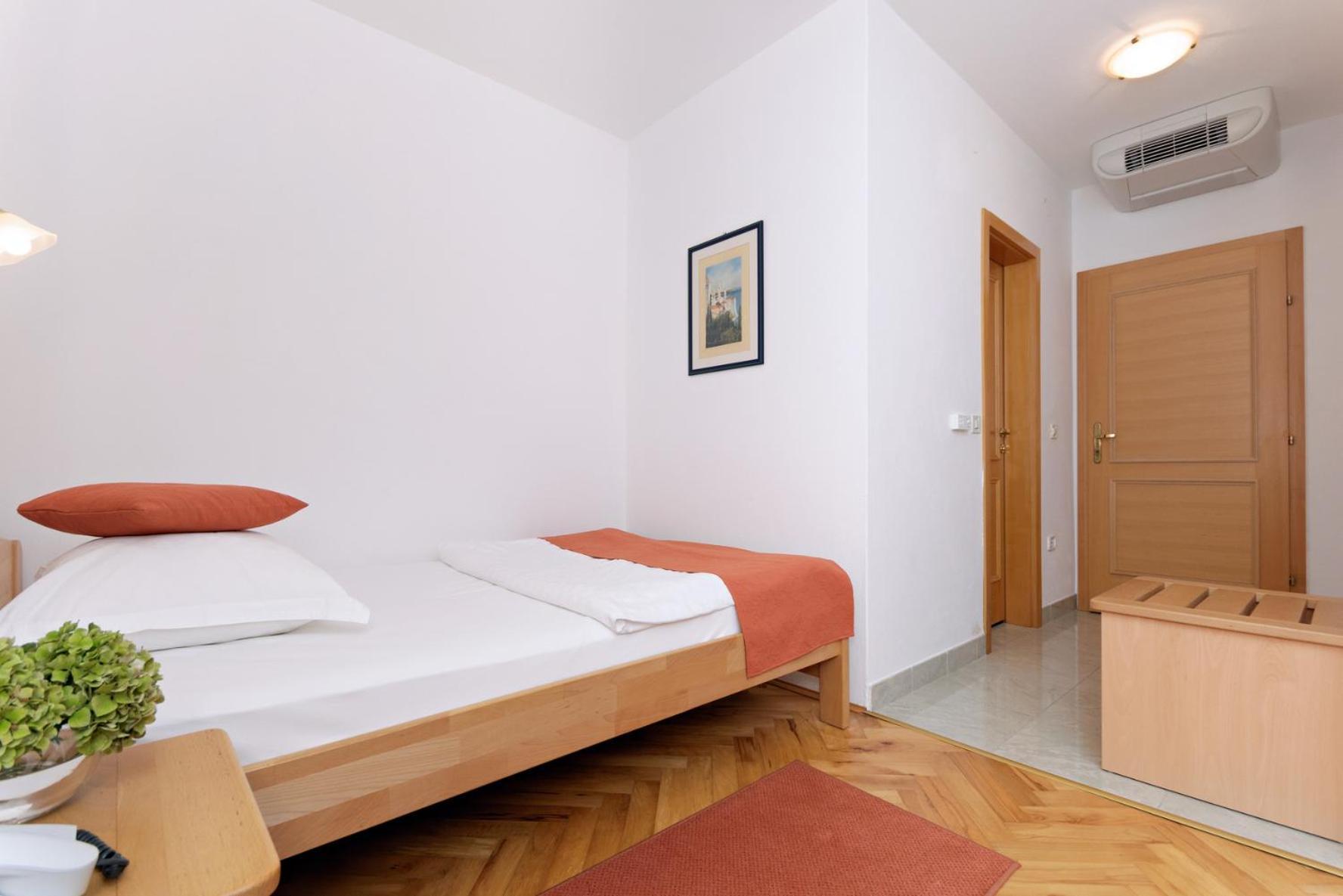 Hotel Epario Lopar Bagian luar foto