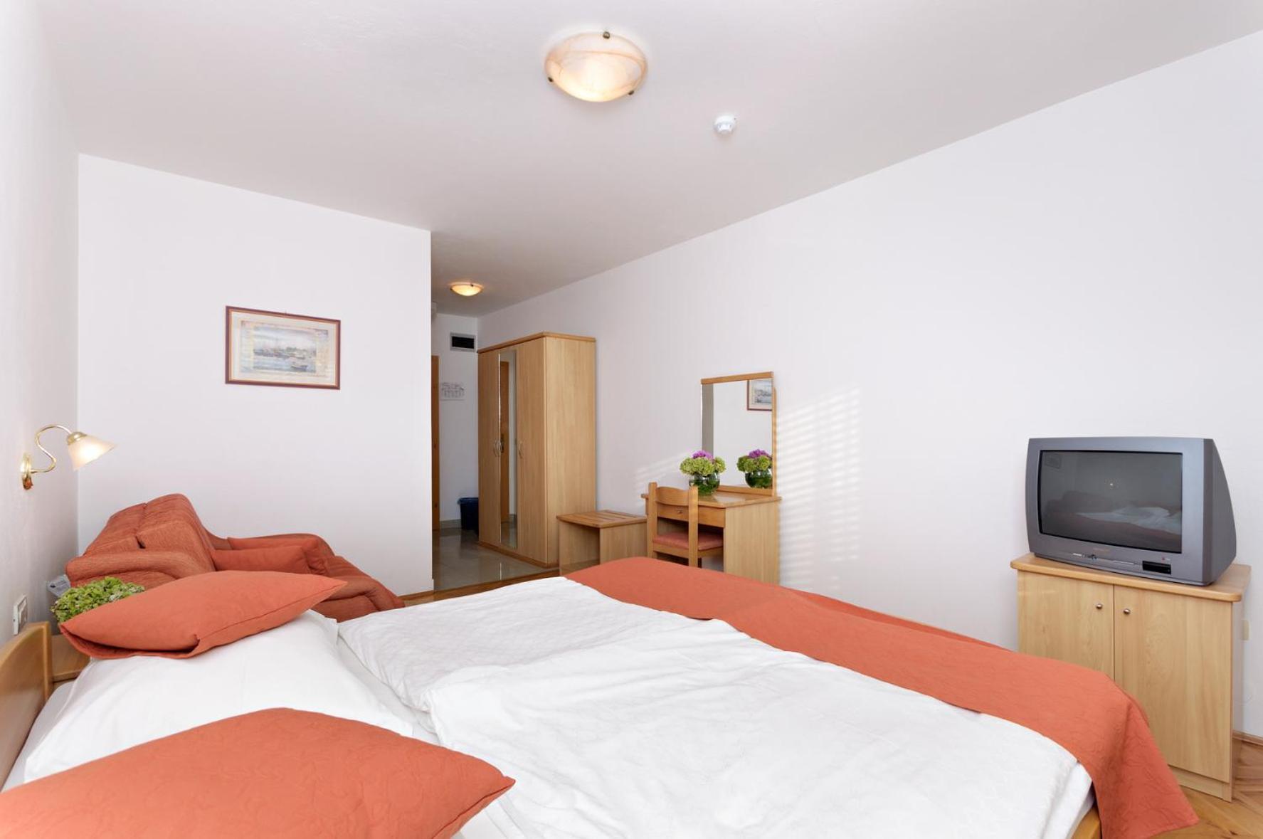 Hotel Epario Lopar Bagian luar foto
