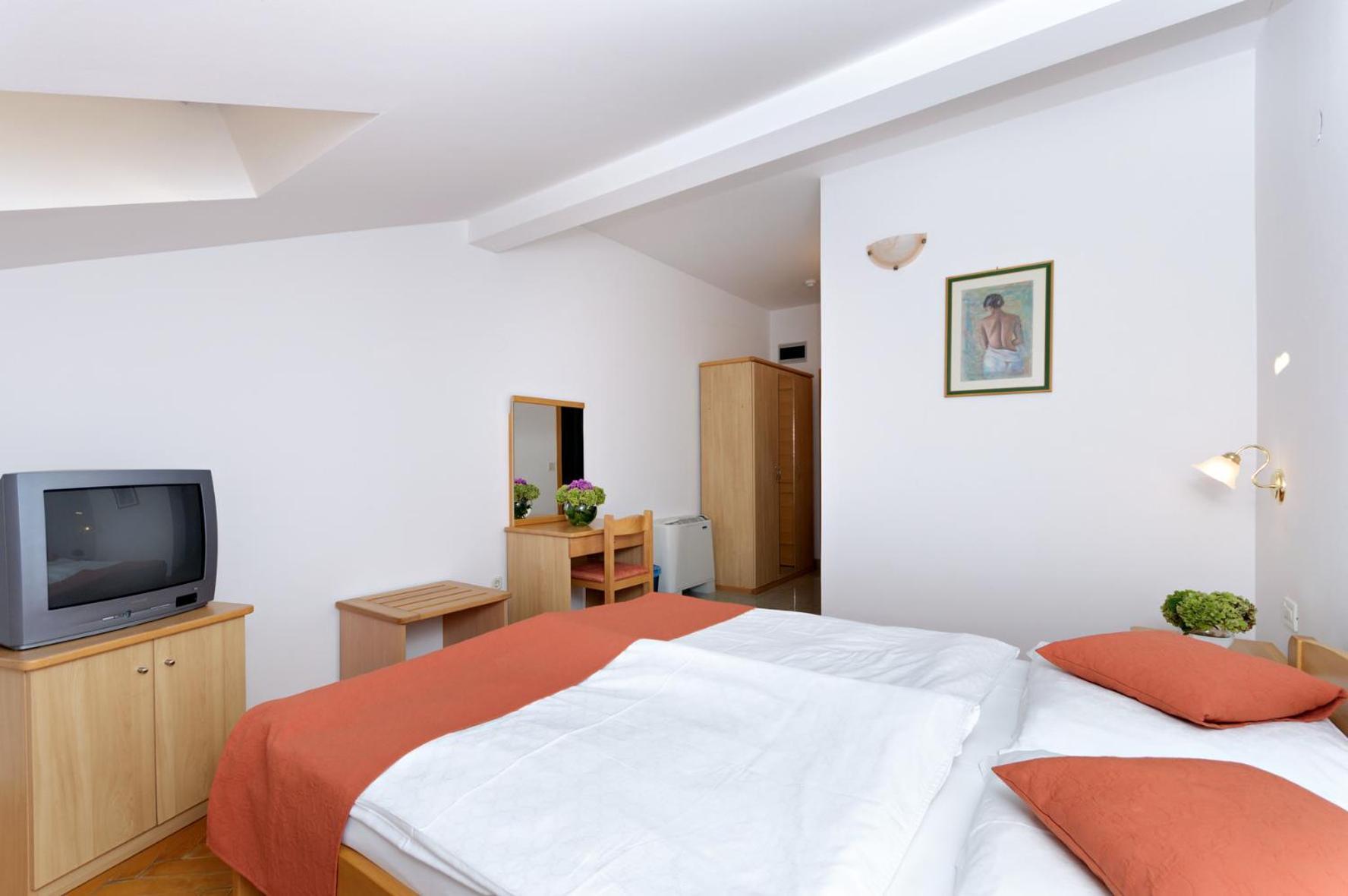 Hotel Epario Lopar Bagian luar foto