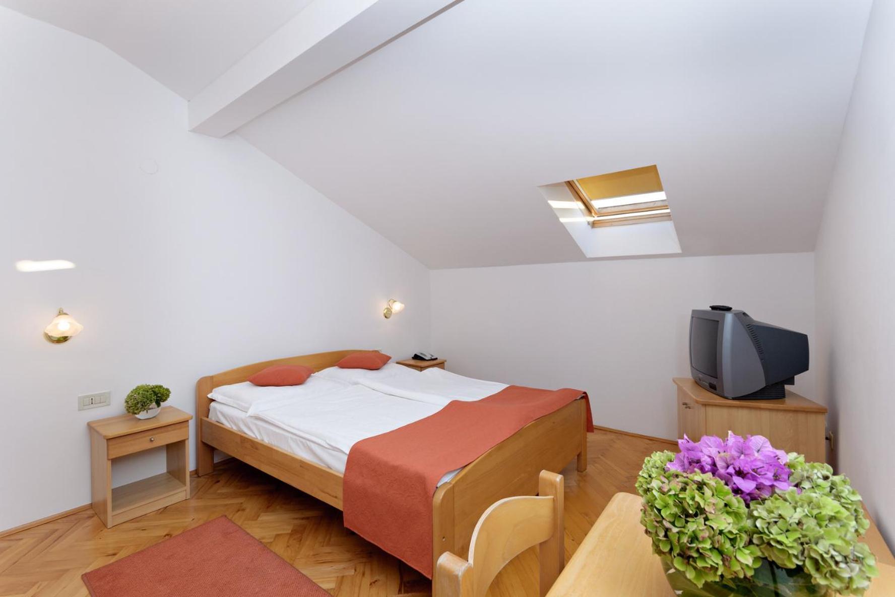 Hotel Epario Lopar Bagian luar foto