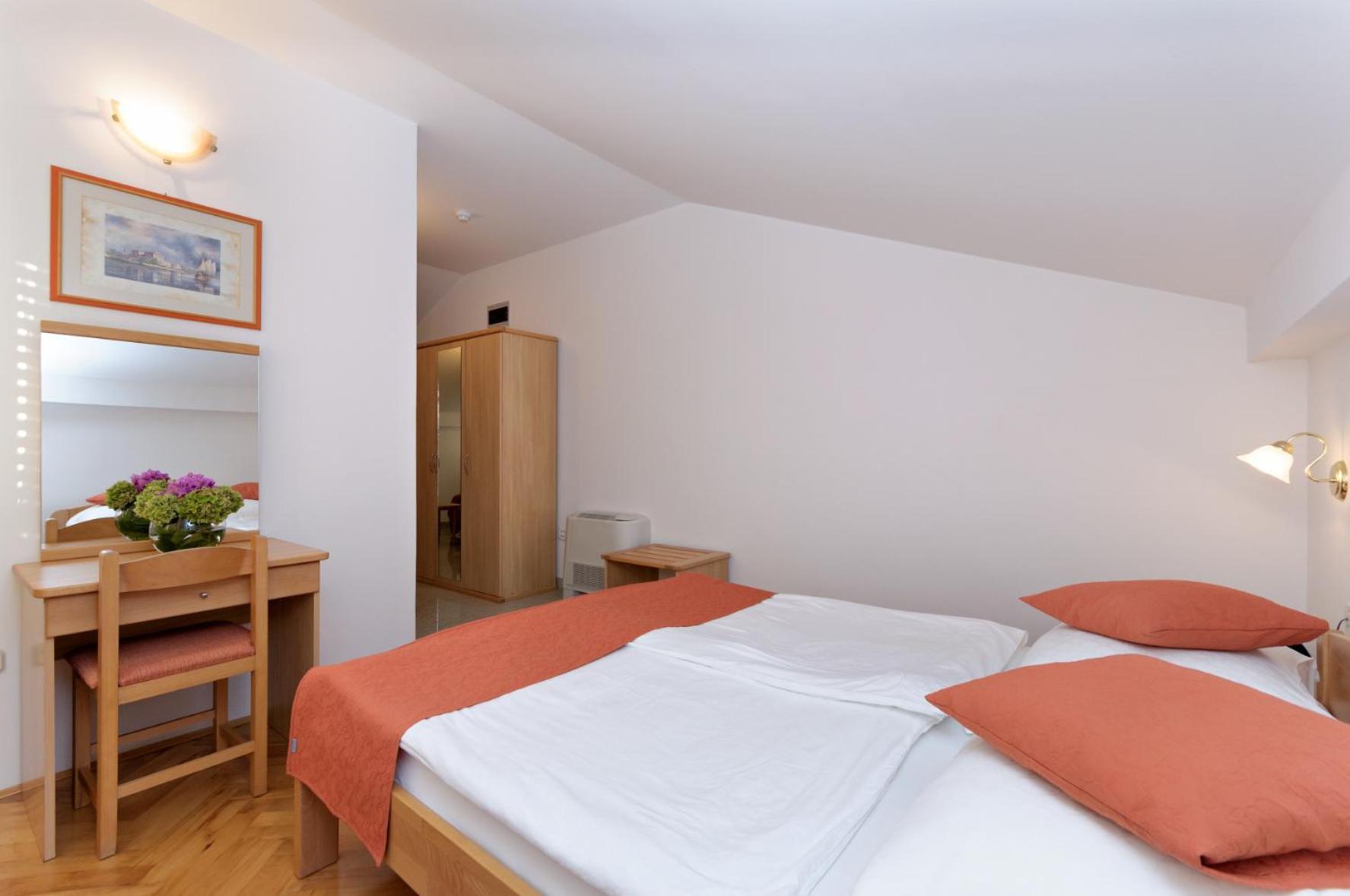 Hotel Epario Lopar Bagian luar foto