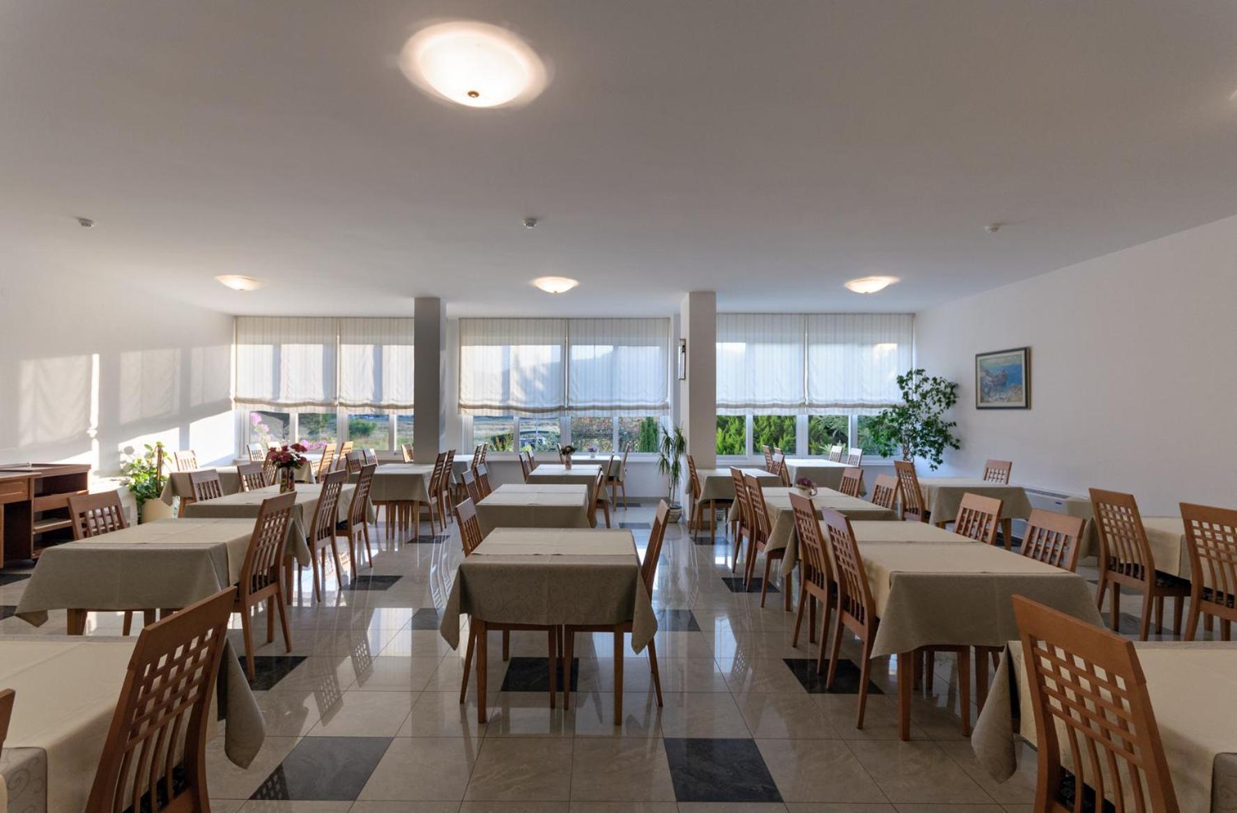 Hotel Epario Lopar Bagian luar foto