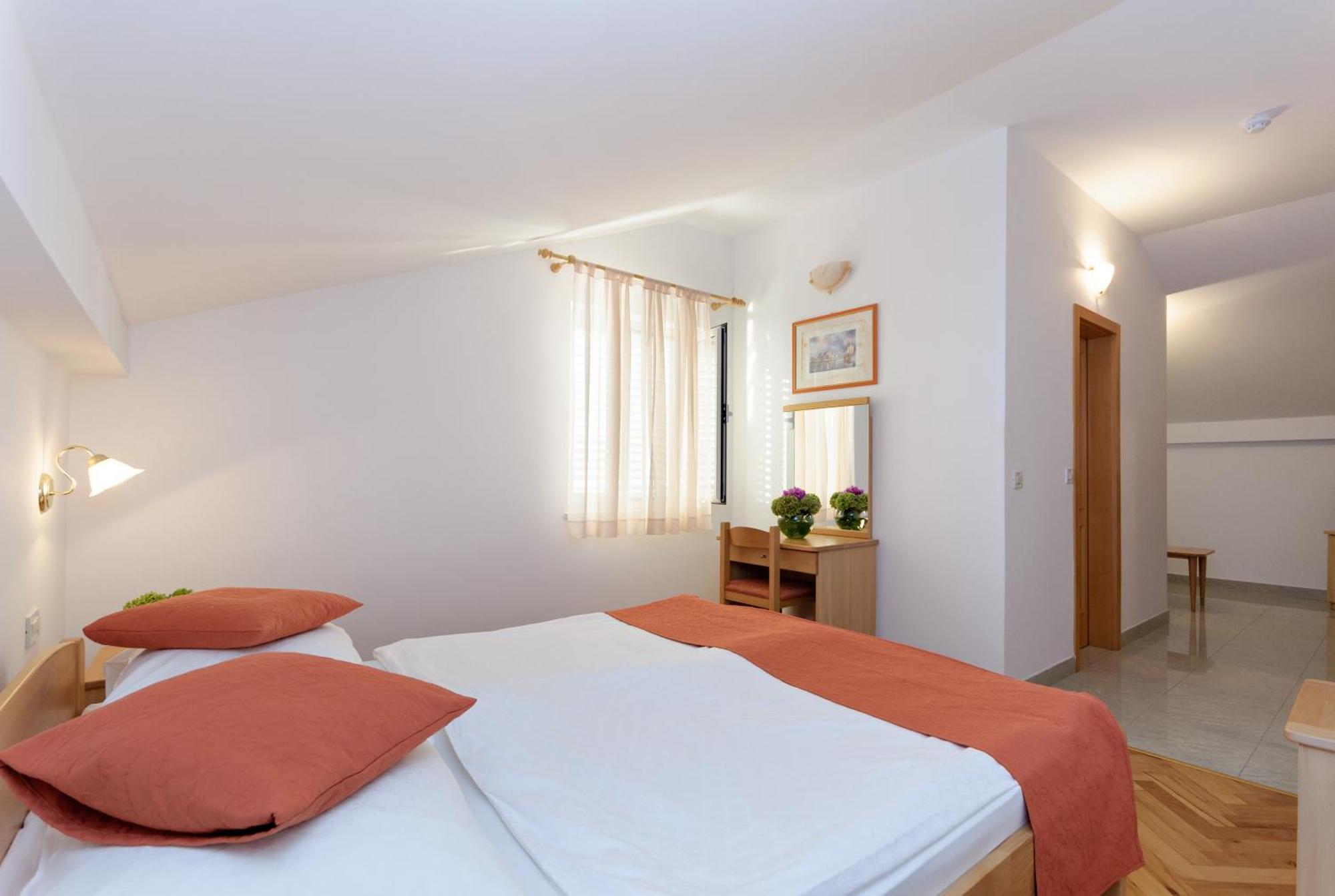 Hotel Epario Lopar Bagian luar foto