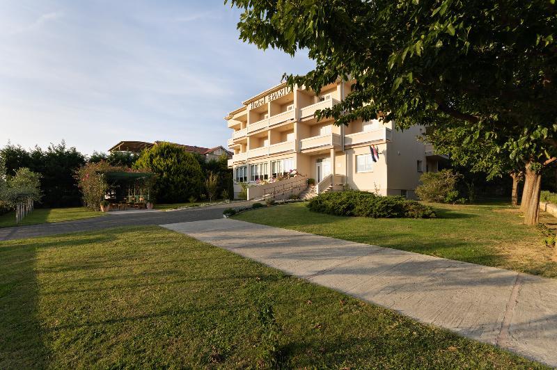 Hotel Epario Lopar Bagian luar foto