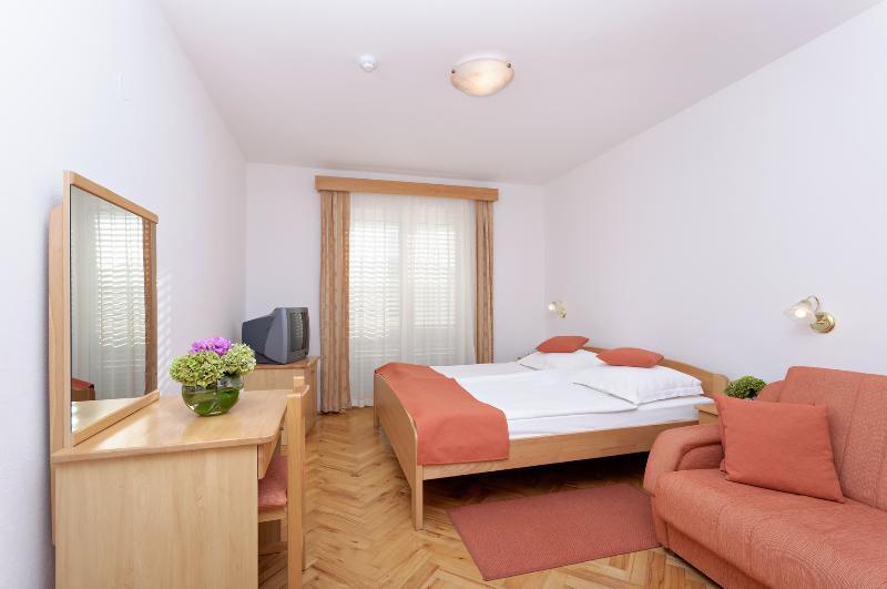 Hotel Epario Lopar Bagian luar foto